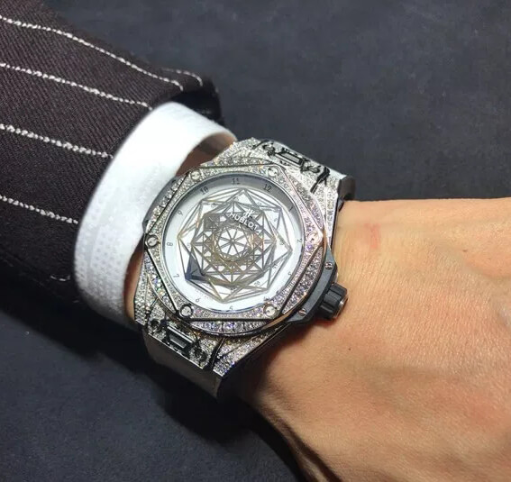 Hublot ウブロスーパーコピー ビッグバン ウニコ サンブルー チタニウム パヴェ 415.NX.2027.VR.1704.MXM18