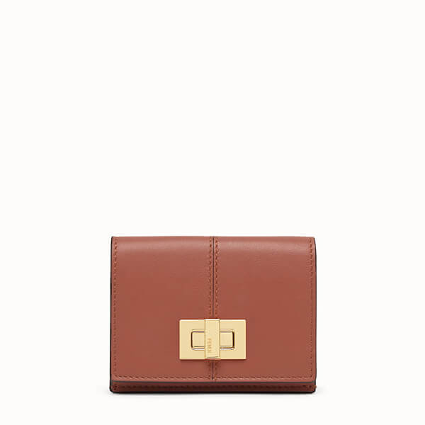 フェンディ 財布 コピー フェンディ ピーカブー 三つ折り財布 8M0415A5DY