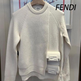 フェンディ セーター 偽物 白 カシミア ウール ミニバゲットバッグ FZX879AMDAF1J7C