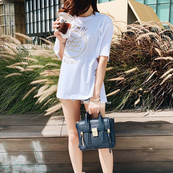 フェンディ Ｔシャツ 偽物 フェンディ-FF KARLIGRAPHY T-SHIRT /FF ロゴプリント FAF073 AA4G F0GMF