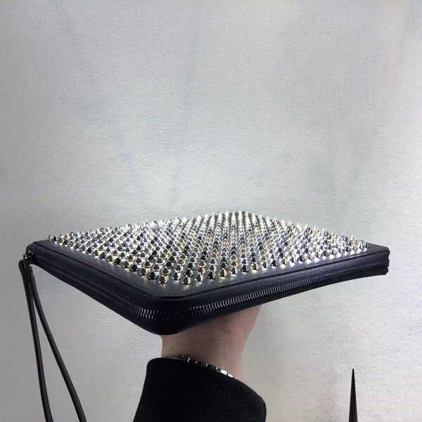 TOPセラー賞受賞┃クリスチャンルブタンスーパーコピー┃Spiked leather iPad case