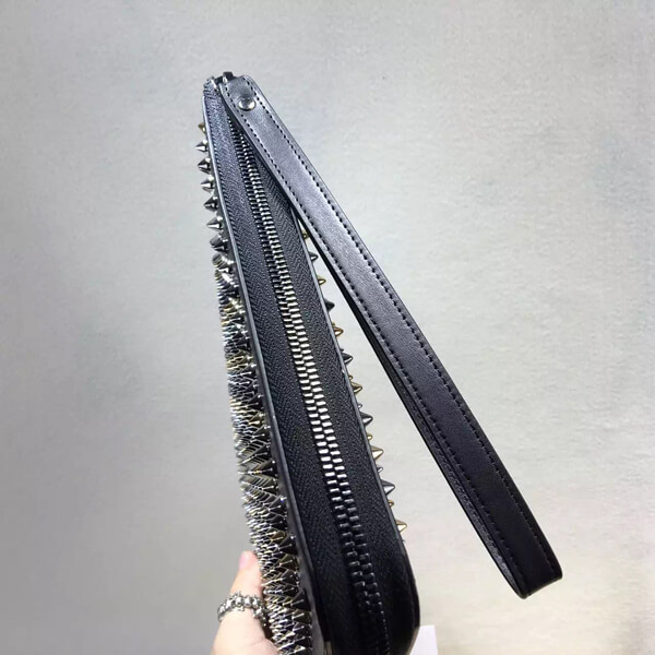 TOPセラー賞受賞┃クリスチャンルブタンスーパーコピー┃Spiked leather iPad case