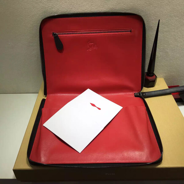 TOPセラー賞受賞┃クリスチャンルブタンスーパーコピー┃Spiked leather iPad case