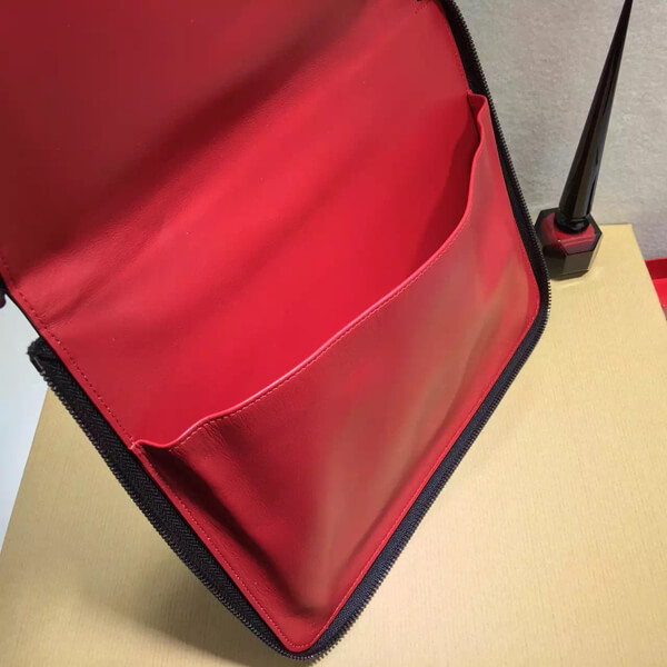 TOPセラー賞受賞┃クリスチャンルブタンスーパーコピー┃Spiked leather iPad case