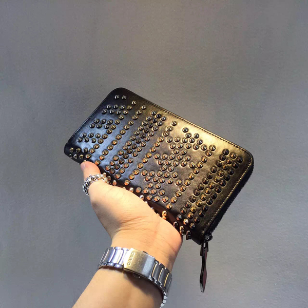 セレブ溺愛☆海外限定モデル多数☆【Christian Louboutin クリスチャン ルブタンコピー】 panettone spikes wallet C53999