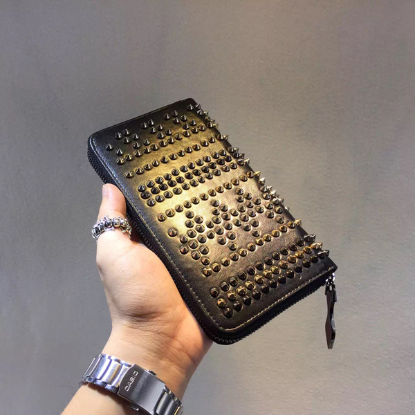 セレブ溺愛☆海外限定モデル多数☆【Christian Louboutin クリスチャン ルブタンコピー】 panettone spikes wallet C53999