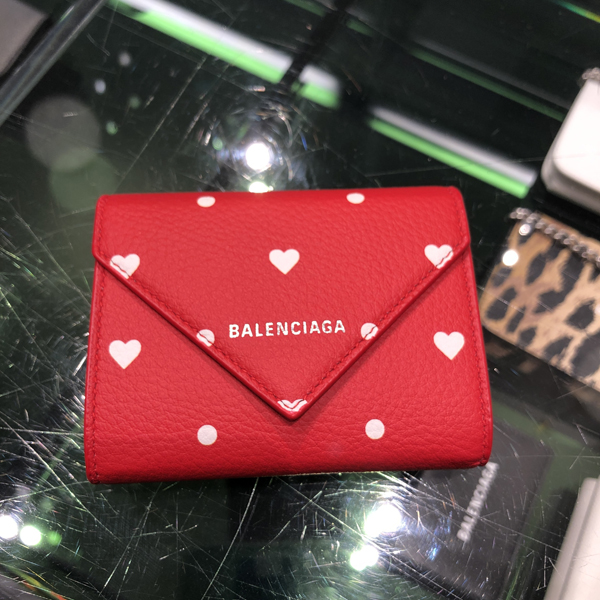 2020年人気新作 バレンシアガコピー財布 Papier Comp Wallet ペーパー コンパクト ウォレット ハート プリント