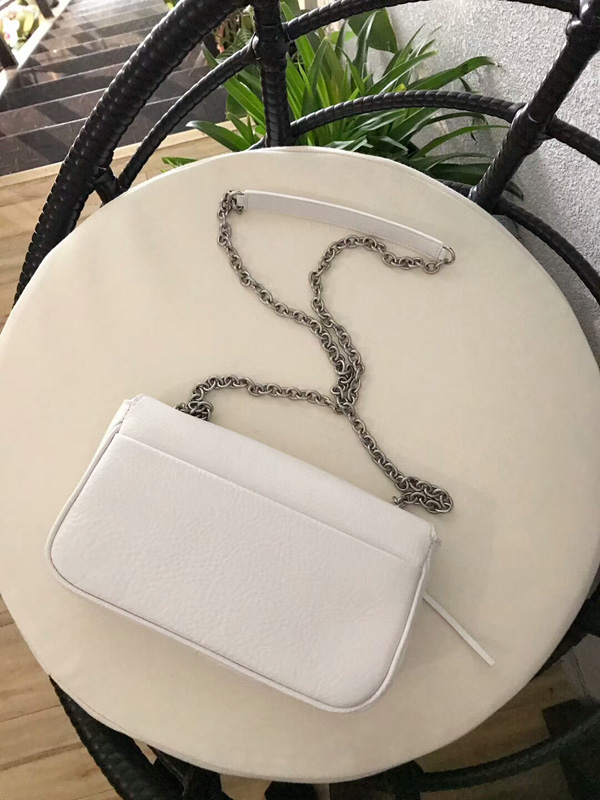 18AW バレンシアガスーパーコピー ロゴが印象的なチェーンバッグ White