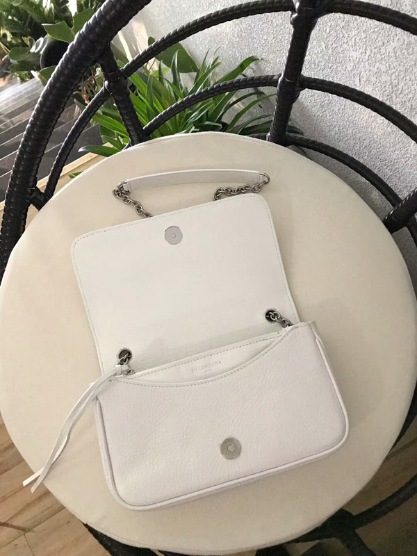 18AW バレンシアガスーパーコピー ロゴが印象的なチェーンバッグ White