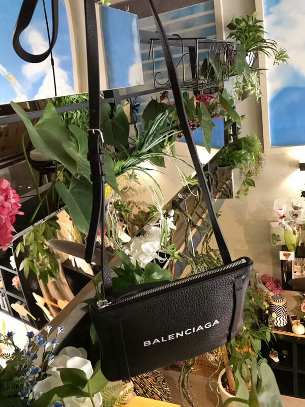 18-19AW バレンシアガスーパーコピー ロゴ EVERYDAY エブリデイ ショルダー バッグ 500979 D6W2N 1000