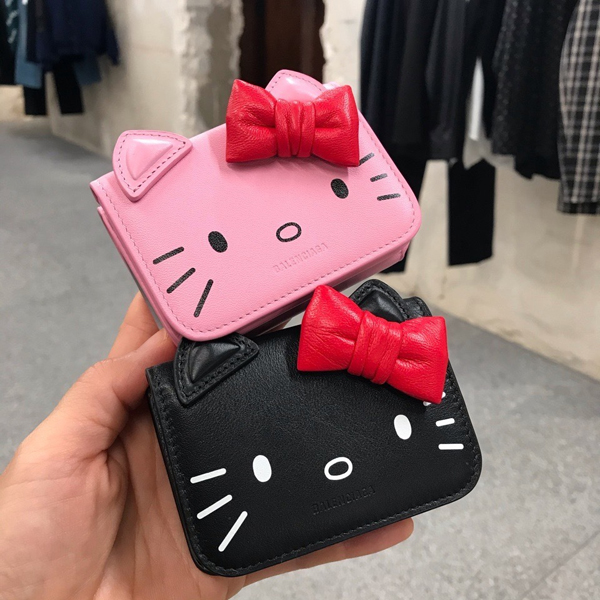 【2020春夏新作コレクション】バレンシアガ×HELLO KITTY バレンシアガ財布コピー ハローキティモチーフ ミニウォレット【限定品】6190171CBQ35616