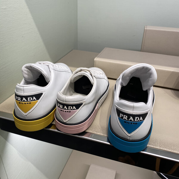 PRADA(プラダ スニーカー コピー)三角ロゴ付きスニーカー