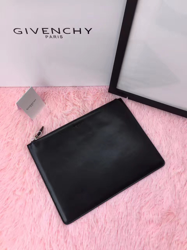 GIVENCHY ジバンシィスーパーコピー 17/18AW エンボスロゴ クラッチバッグ BK06072570 001