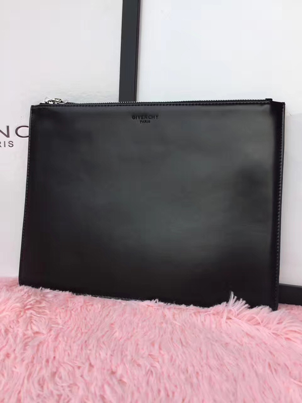 GIVENCHY ジバンシィスーパーコピー 17/18AW エンボスロゴ クラッチバッグ BK06072570 001