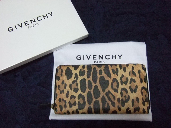 GIVENCHY ジバンシィスーパーコピー レオパード柄 大きいサイズのラウンドジップ長財布