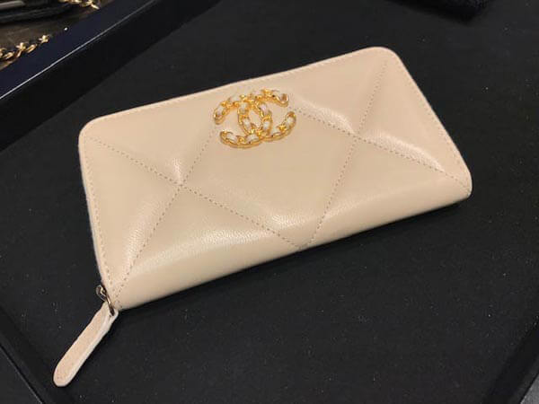 2020新作大人気 シャネルコピー 財布 シャネル☆上品CCマーク☆Zip Mサイズ財布Beige 19K AP0948 B01564