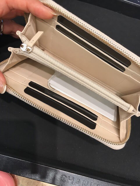 2020新作大人気 シャネルコピー 財布 シャネル☆上品CCマーク☆Zip Mサイズ財布Beige 19K AP0948 B01564