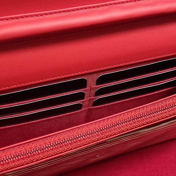 【セレブ多数愛用】シャネル赤ストライプ チェーンウォレット 偽物