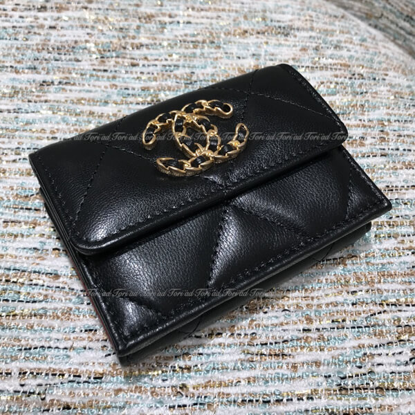 シャネル 財布 パロディ★マトラッセ CCロゴ 三つ折り ウォレットAP1789B03211