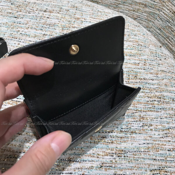 シャネル 財布 パロディ★マトラッセ CCロゴ 三つ折り ウォレットAP1789B03211