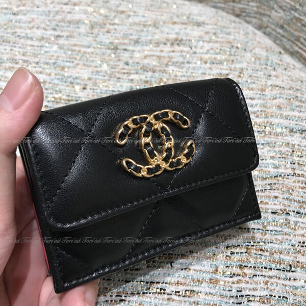 シャネル 財布 パロディ★マトラッセ CCロゴ 三つ折り ウォレットAP1789B03211