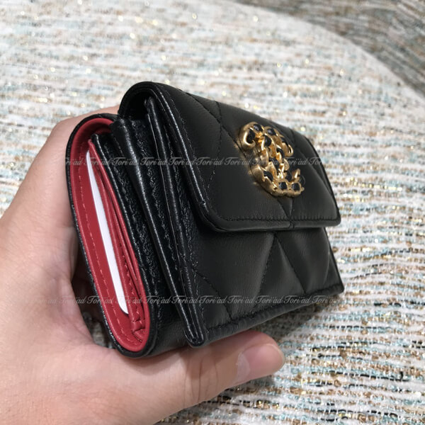 シャネル 財布 パロディ★マトラッセ CCロゴ 三つ折り ウォレットAP1789B03211