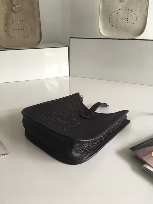 エルメス ショルダーバッグ エブリン TPM ブラック&times;シルバー金具 トリヨンクレマンス G刻印 エルメス Evelyne バッグ QJ11