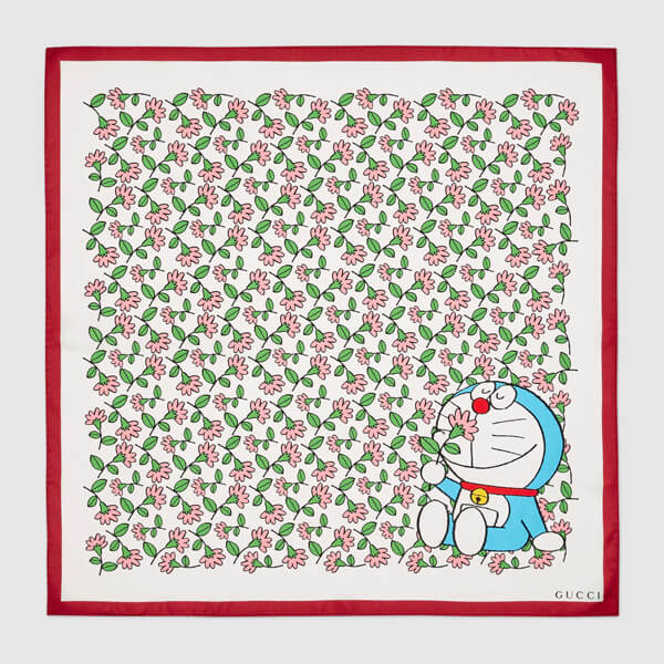 グッチ ドラえもん スカーフ コピー DORAEMON X グッチ ドラえもんxグッチ お花畑のドラえもんのシルクスカーフ