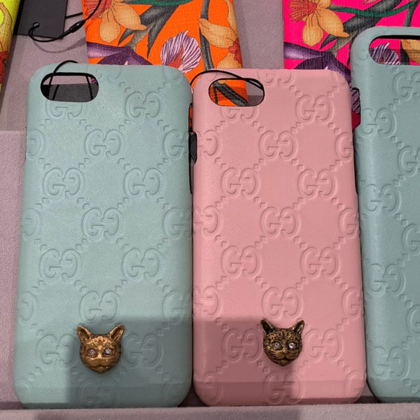 グッチ ケース コピー クリスタルアイキャット 猫 iPhone