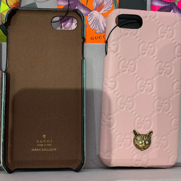 グッチ ケース コピー クリスタルアイキャット 猫 iPhone