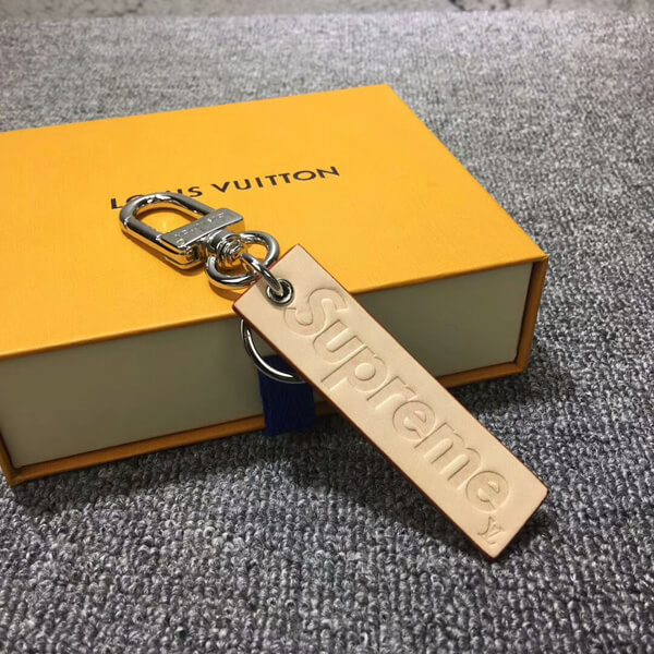 ルイヴィトン シュプリームコピー ルイヴィトン シュプリーム Downtown Tab Charm Epi キーホルダー APRICOT