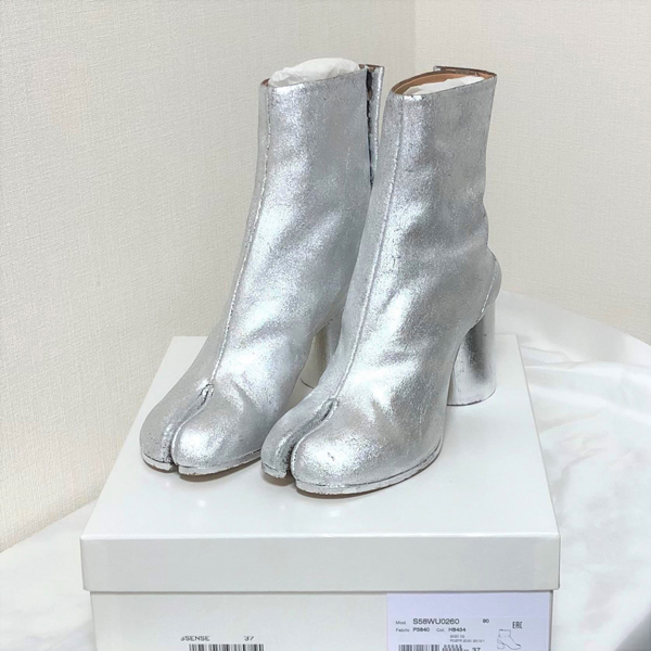 メゾンマルジェラ 足袋ブーツ 偽物 TABI シルバー スエード 人気