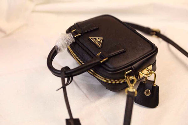 PRADA☆ プラダスーパーコピーサフィアーノレザーポーチ☆ BN53789