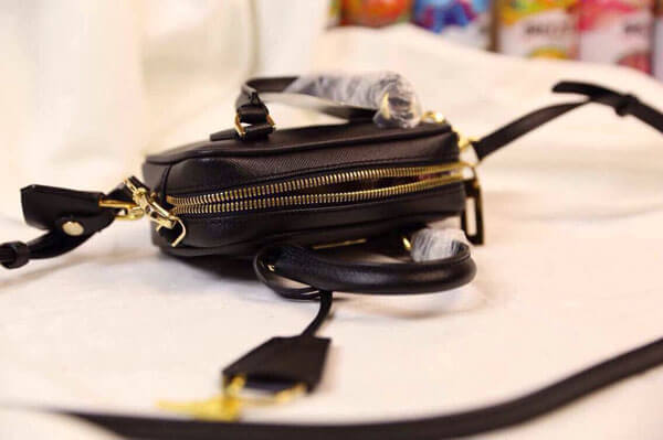 PRADA☆ プラダスーパーコピーサフィアーノレザーポーチ☆ BN53789