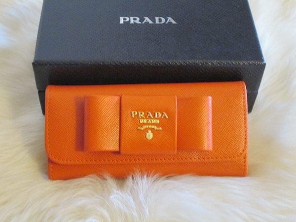PRADA プラダキーケーススーパーコピー 大リボン付 レザーキーケース６連 オレンジ サフィアーノ 1M0223