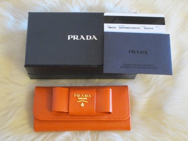 PRADA プラダキーケーススーパーコピー 大リボン付 レザーキーケース６連 オレンジ サフィアーノ 1M0223