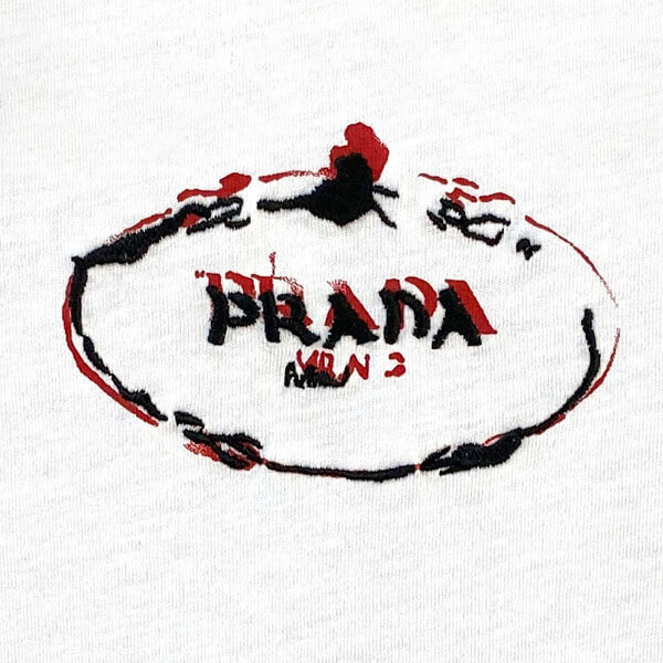 プラダ Tシャツ 偽物★PRADA★ミニロゴ Tシャツ 2カラー UJN556