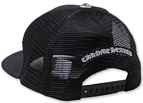 CHROME HEARTS クロムハーツ キャップ コーデ スーパーコピー メンズキャップ CHクロスCAP ホワイトクロス 色：ブラックxホワイト シンプルでおしゃれなchクロスが施されたcapです。 バックはメッシュ加工で、通気性に富み汗をかきずらいキャップです。 バックで調節できるフリーサイズ。 トップにはシルバー925でできたクロスボタンが施されております。