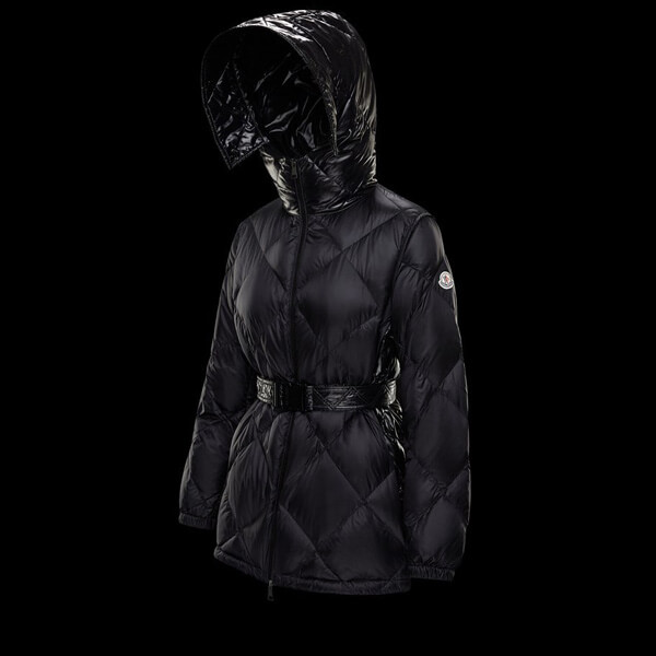 21SS モンクレール 偽物 ダウン【MONCLER】袖ロゴ&ベルト付きキルティングダウンSARGAS