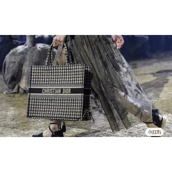 ディオール ブックトート コピー ディオール Book Tote ブックトート ルレックス刺繍入りブラックのハウンドトゥース