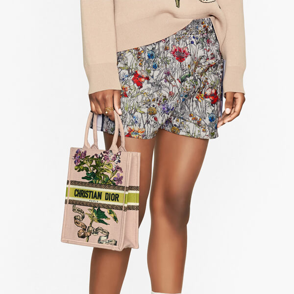 ディオール ブックトート 偽物 ディオール BOOK TOTE バーティカルバッグ Fleurs Bibliques エンブロイダリー