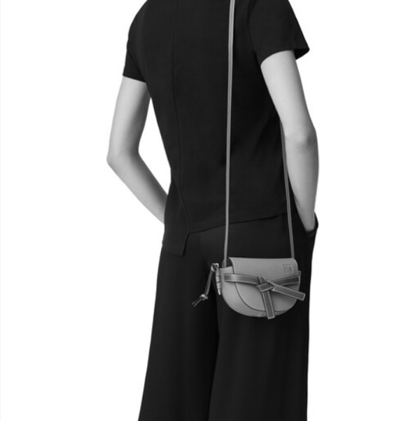 2020日本未発売新作 ロエベ偽物 ゲートミニバッグ入荷Loewe Gate Mini Bag Raspberry/Wine 321.12.U62