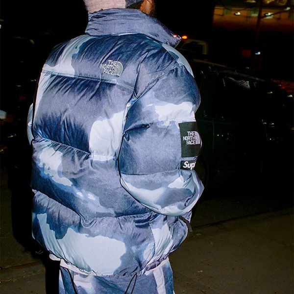 お洒落で可愛いヌプシ 偽物 シュプリーム x ノースフェイス コラボ Denim Print