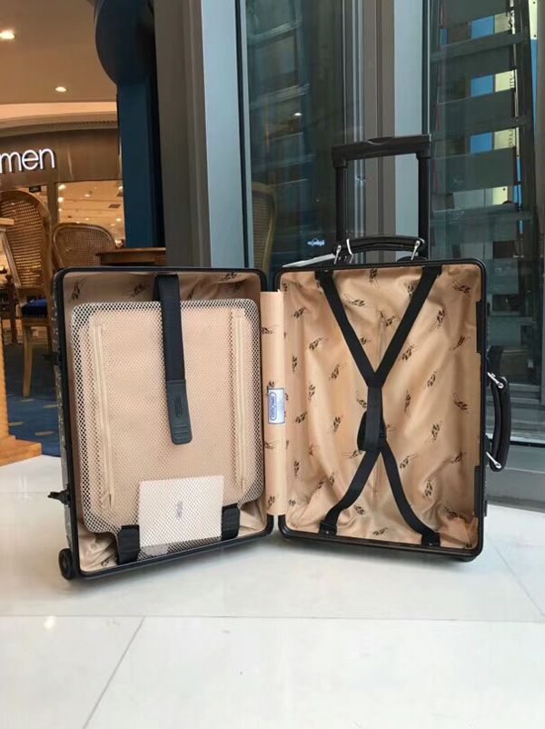 ルイヴィトン × RIMOWA リモワスーパーコピー トパーズ 4輪 33L マルチ ホイール IATA シルバー 8071209