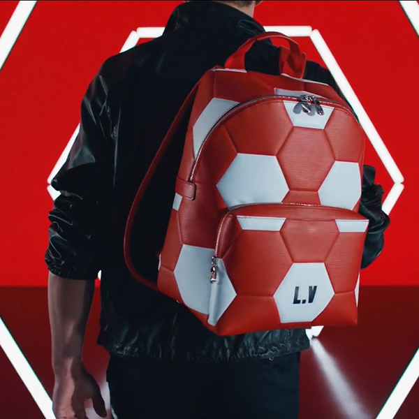 ルイヴィトンスーパーコピー ルイヴィトン FIFA W杯 限定 アポロバックパック すぐ届く M52117