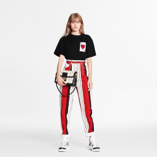 ルイヴィトン Tシャツ パロディ ブランドコピー tシャツ レディース グレーのパンツにぴったり似合うヴィトンのレディース1A8M7B