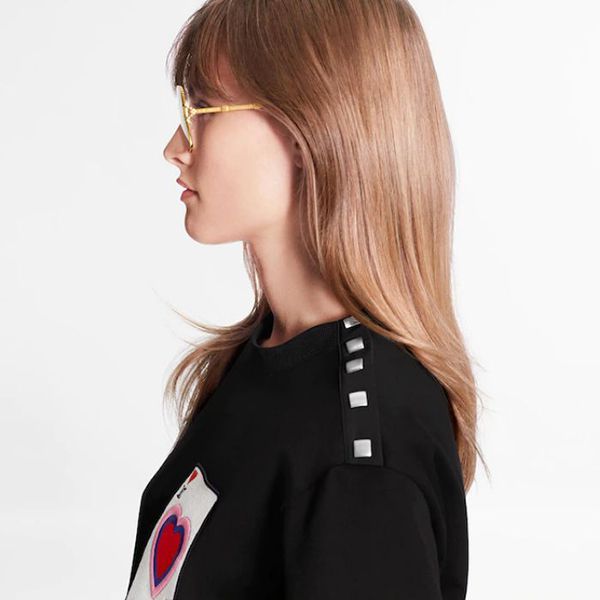 ルイヴィトン Tシャツ パロディ ブランドコピー tシャツ レディース グレーのパンツにぴったり似合うヴィトンのレディース1A8M7B