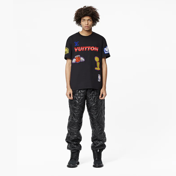 21AW ルイヴィトン nba tシャツ 偽物 コラボ 遊び心満載 マルチロゴ Tシャツ 1A8XEB