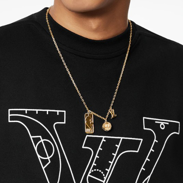 フライングボール 偽物 ルイヴィトンネックレス 22FW☆LV 新作 NBA ボール＆タグ ペンダント MP3056