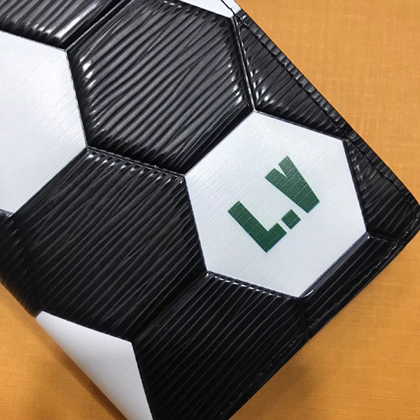 ルイヴィトンスーパーコピー ルイヴィトン FIFA W杯 限定 ポルトフォイユブラザ すぐ届く M63294